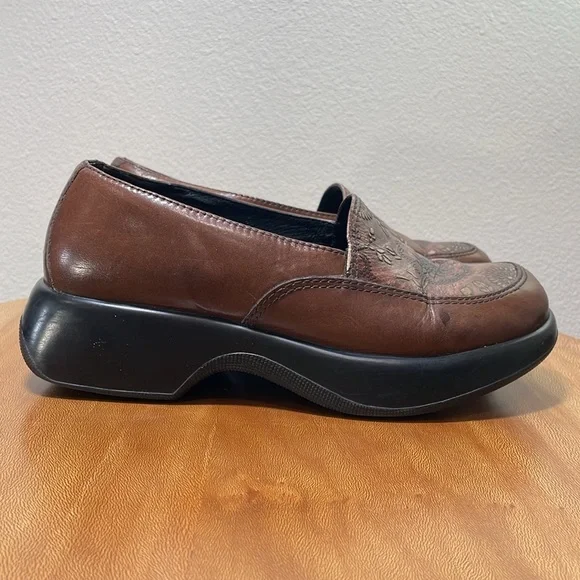 Dansko Brown Floral Mules - Picture 4 of 15